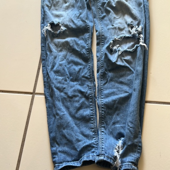 H&M Distressed jeans. - Picture 3 of 7